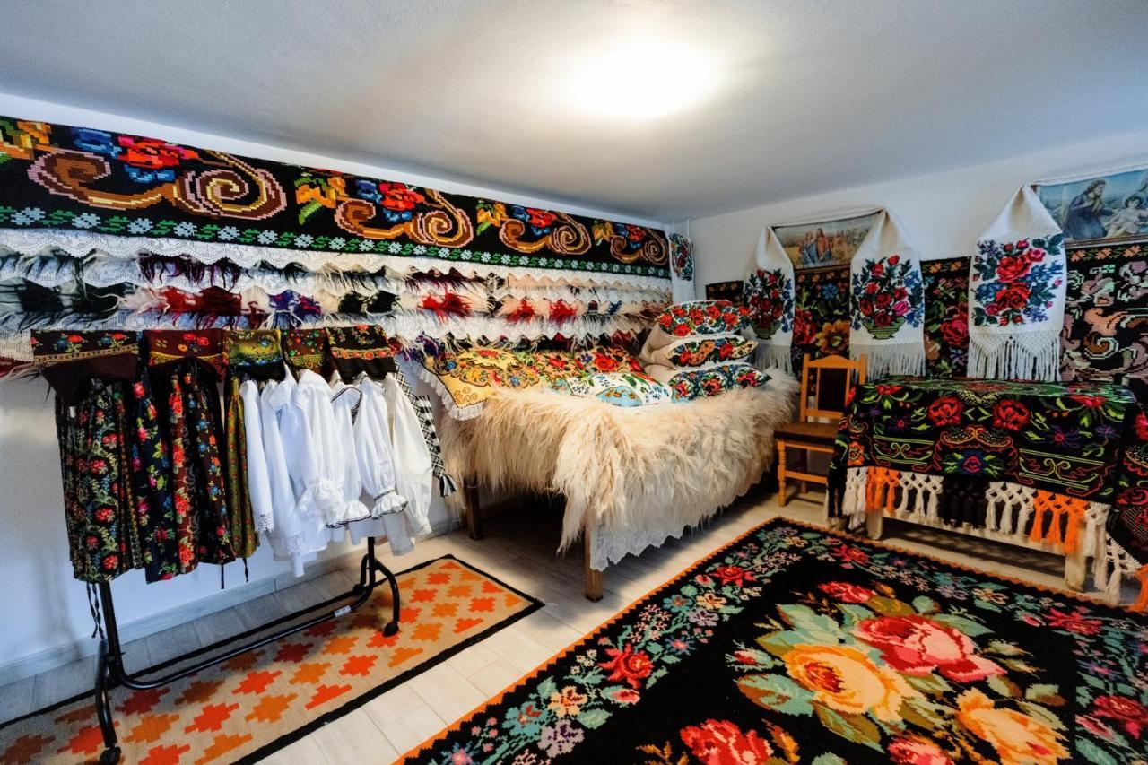 Pensiunea Hai In Maramures Bîrsana Exterior foto
